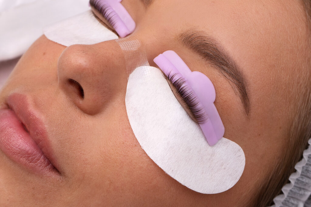 woman with eyes closed waiting for semi permanent lash service adhesive to dry